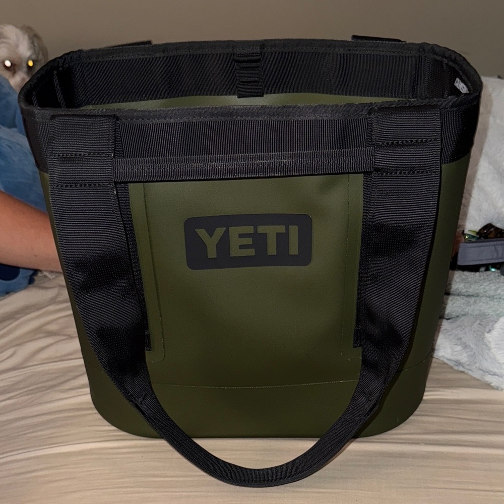 YETI Olive Green Camino 20